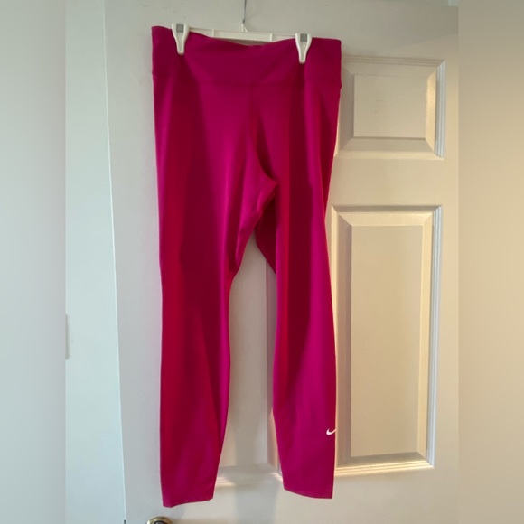 Pink Nike tights. - Picture 2 of 5